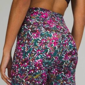 Lululemon /// Women’s Base Paced High-Rise Tights 28” Brushed Floral Electric